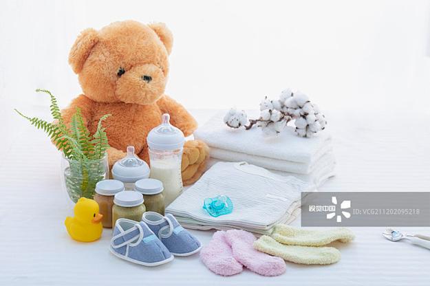 婴儿个人卫生用品连身衣奶嘴婴儿用品图片素材